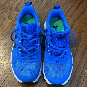 Never worn under Armour sneakers